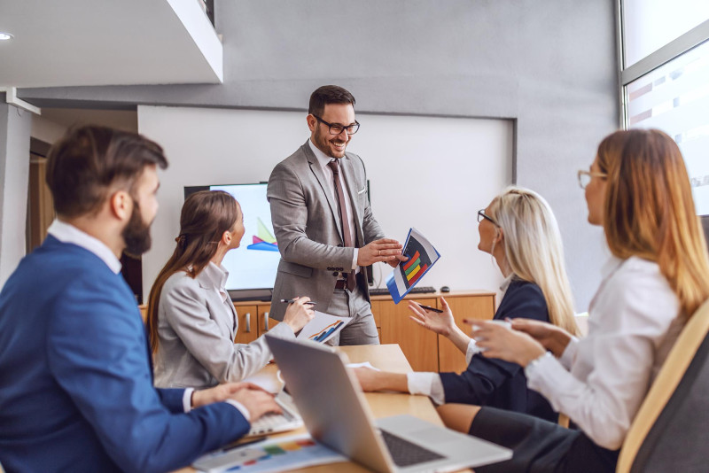 Quais são os componentes da inteligência emocional na liderança?