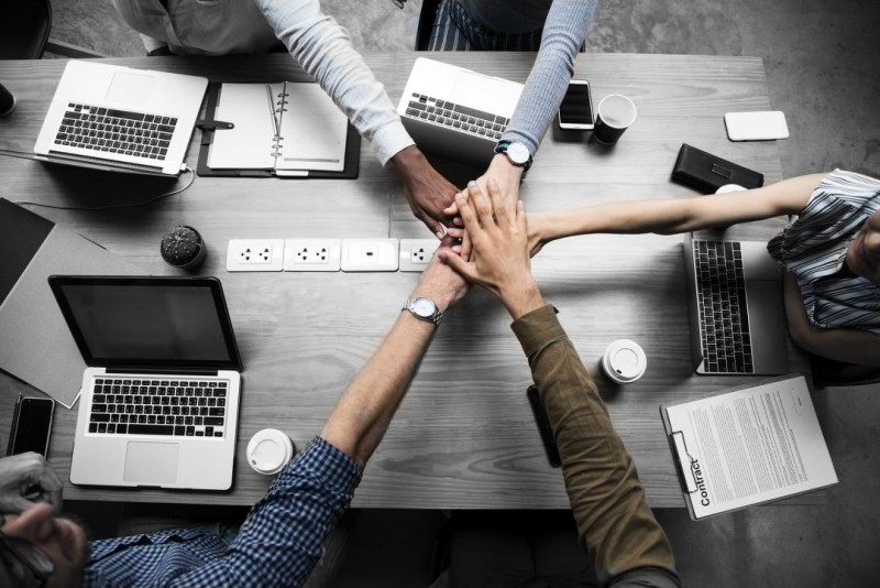 Como evitar a competitividade negativa no trabalho?
