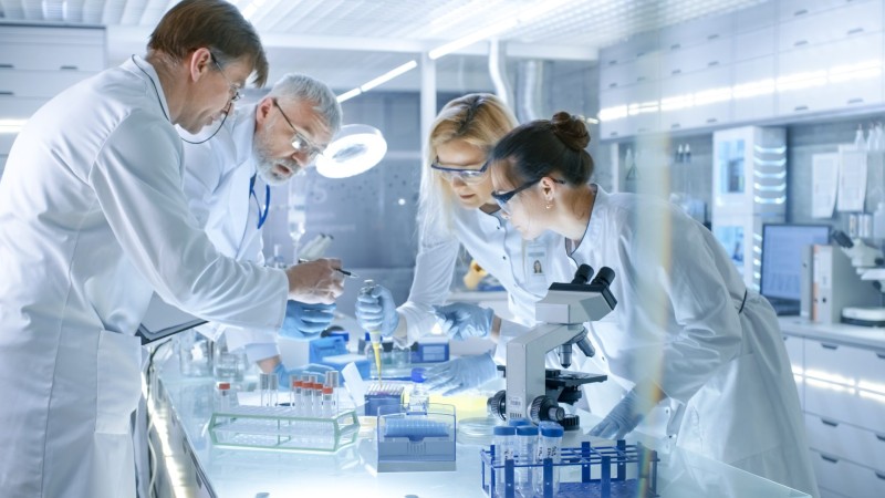 Como posso me tornar um farmacêutico industrial?