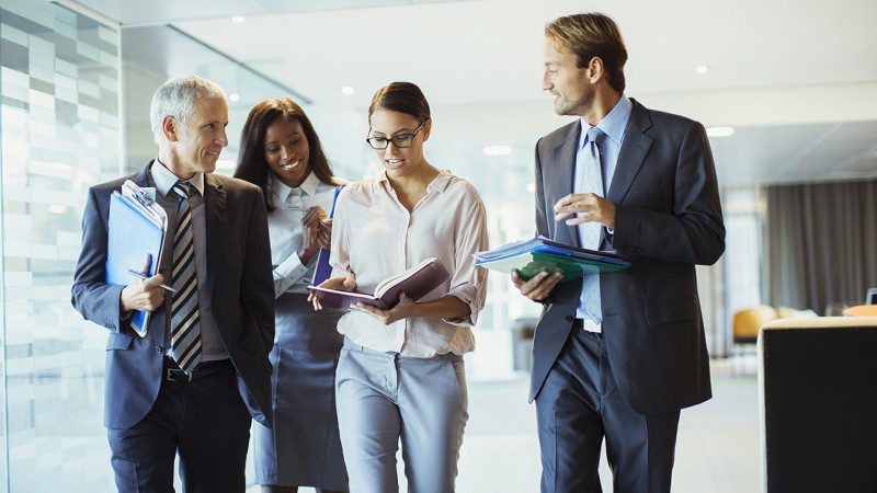 Quais são as vantagens de trabalhar em um supermercado?