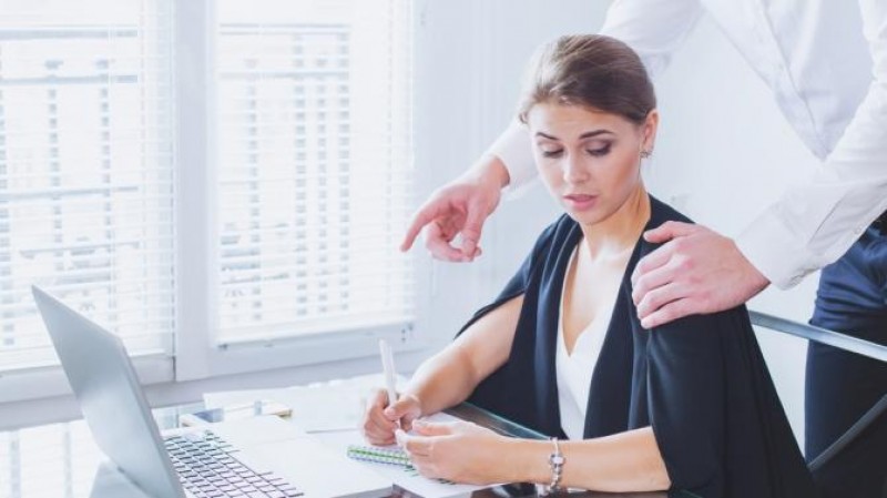 Mulheres são as principais vítimas de assédio no ambiente de trabalho